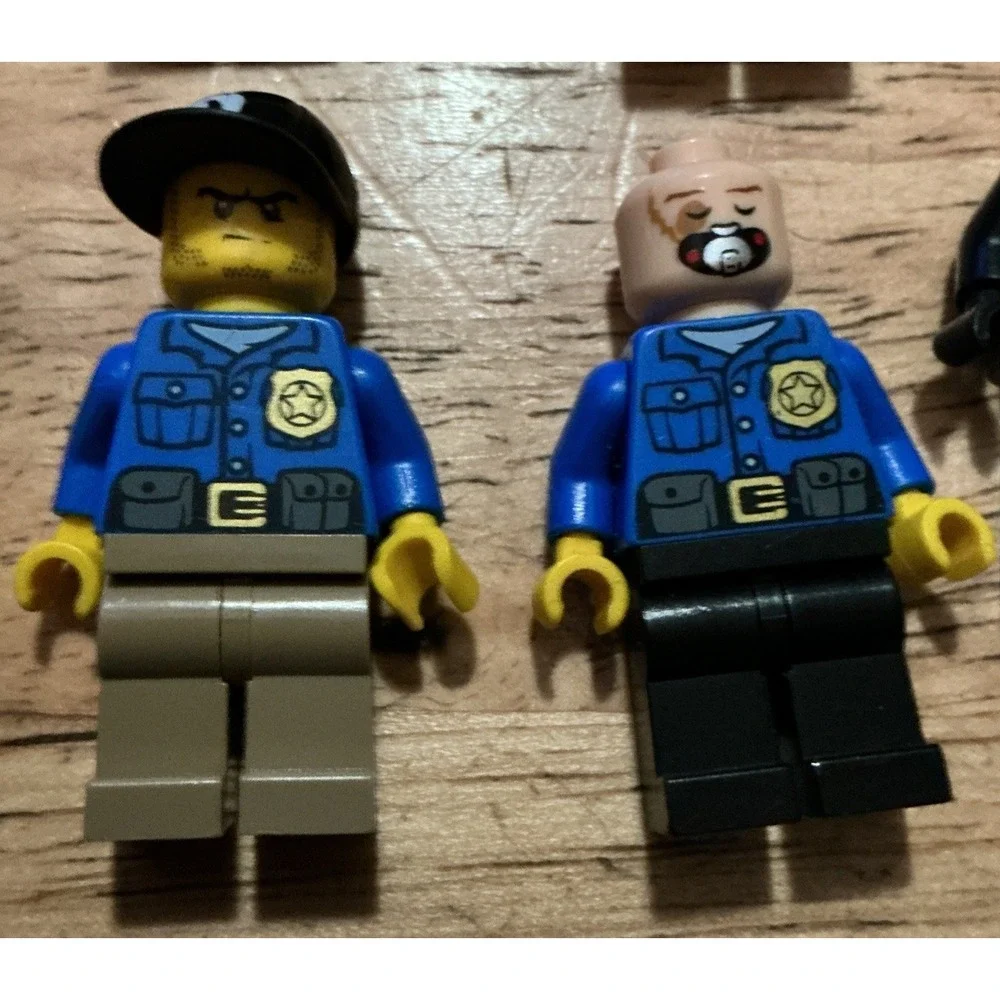 LEGO Lot 9Minifigure Police And Jail Prisoners City